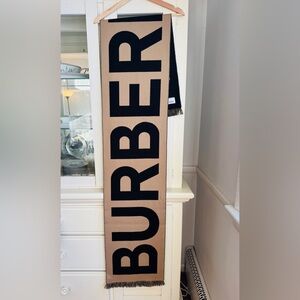 【Burberry】Wool Logo Scarf